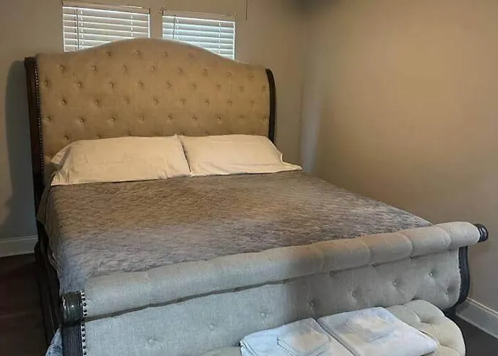The Marlowe, A Couples Getaway Apartment *